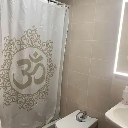 Relajarse Con Piscina, Wifi, Cerca Del Tren, Playa Y Montana Apartment *